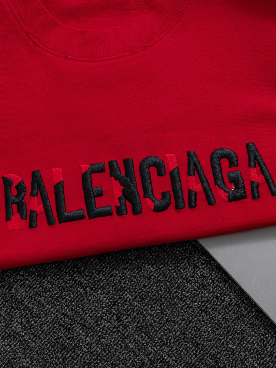 P100✨🔥 [BALENCIAGA] 2026FW short-sleeved T-shirt Premium 26s double yarn 300g fabric embroidery fraying process Color: Black White Red Size: S M L XL 2XL